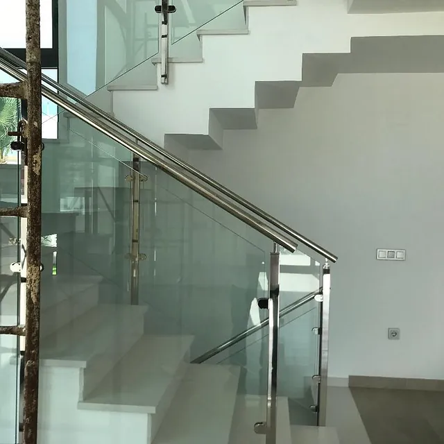 escalera barandilla cristal